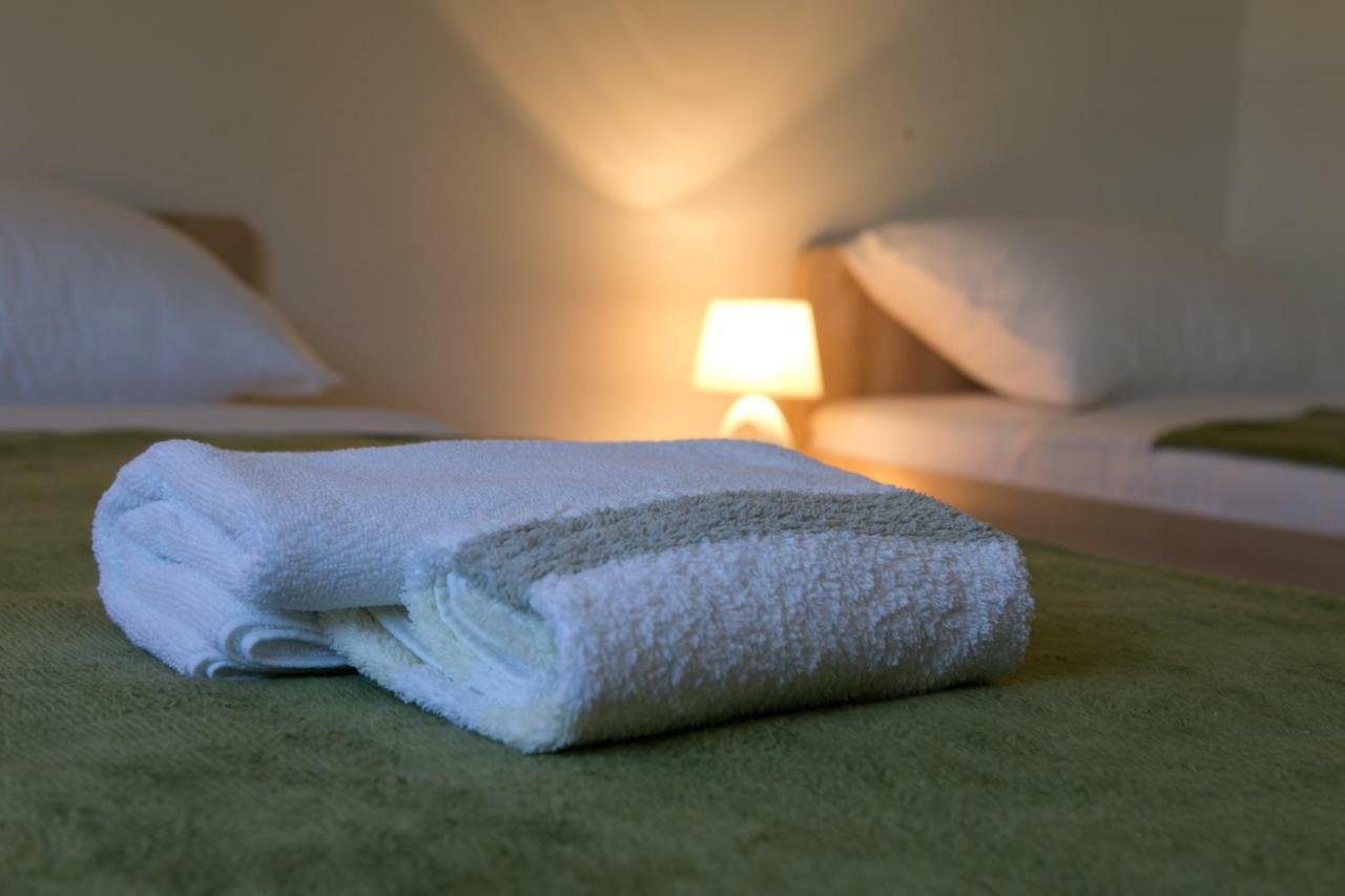 Apartman Lori Оточац Экстерьер фото