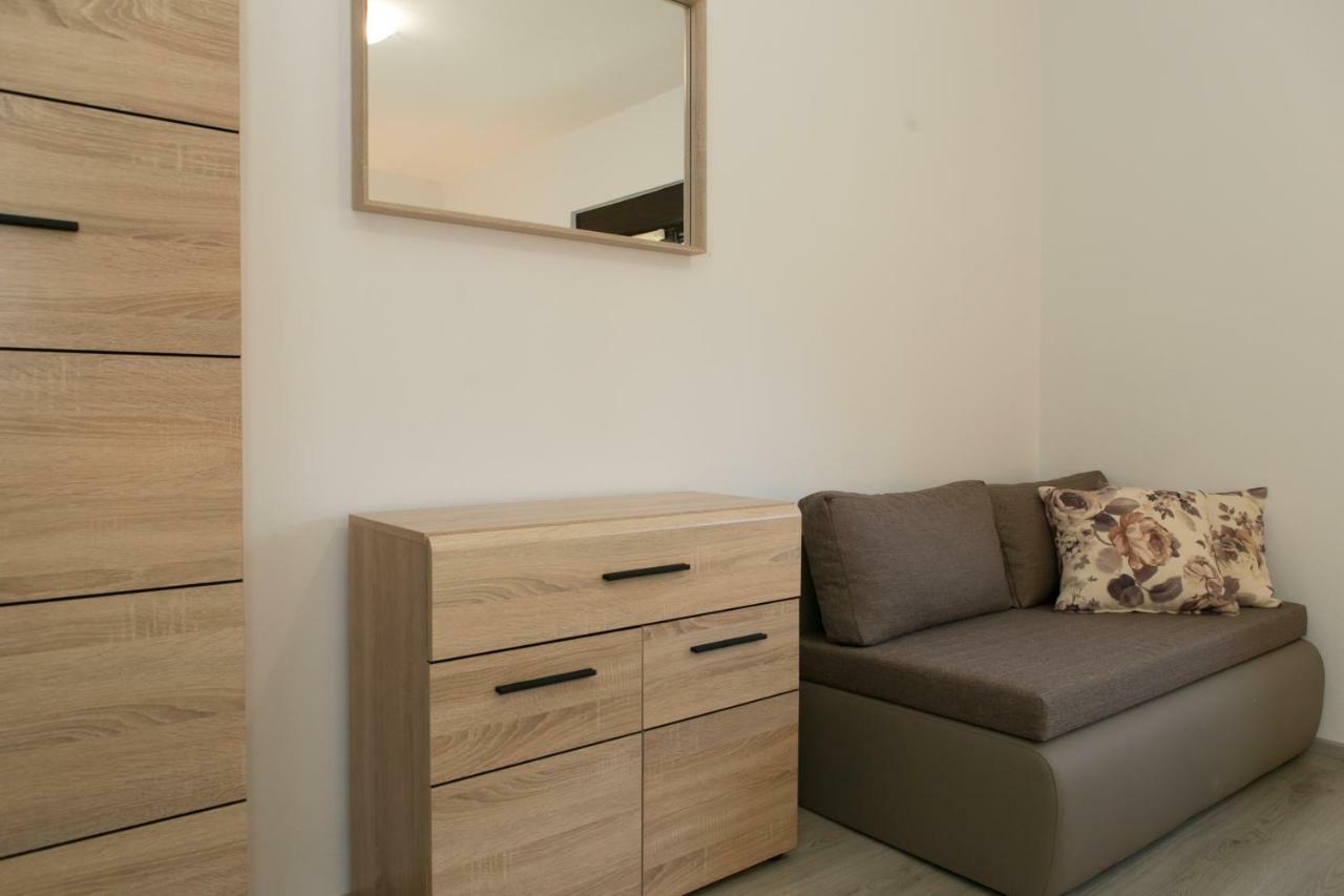 Apartman Lori Оточац Экстерьер фото