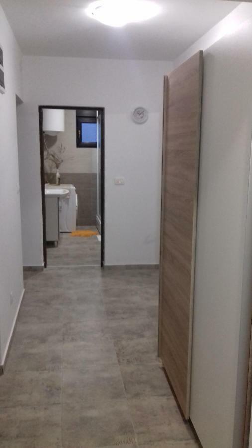 Apartman Lori Оточац Экстерьер фото